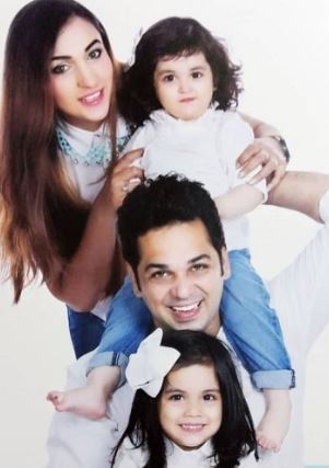 Kiara Khanna with her mother, sister and parents