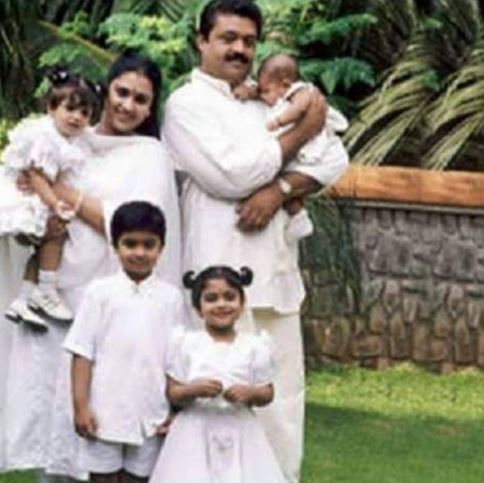Madhav Suresh complete family old picture