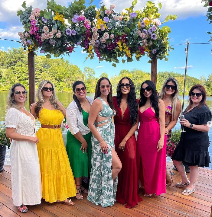 Mila De Jesus with her friends