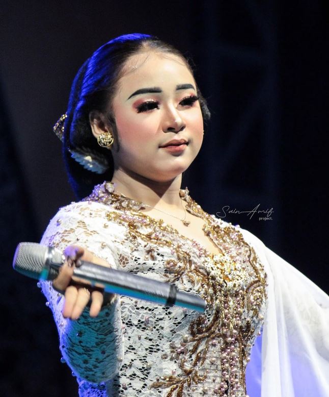 Niken Salindry bio