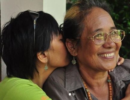 Rukka Sombolinggi with her mother