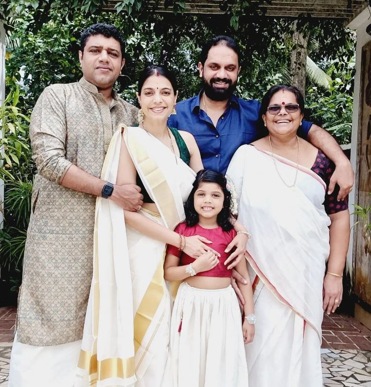 Santhi Mayadevi family