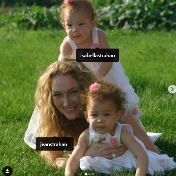 Sophia Strahan childhood picture with her mother and twin sister