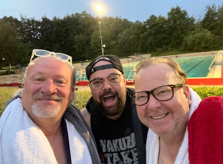 Timo Hinkelmann with his friends
