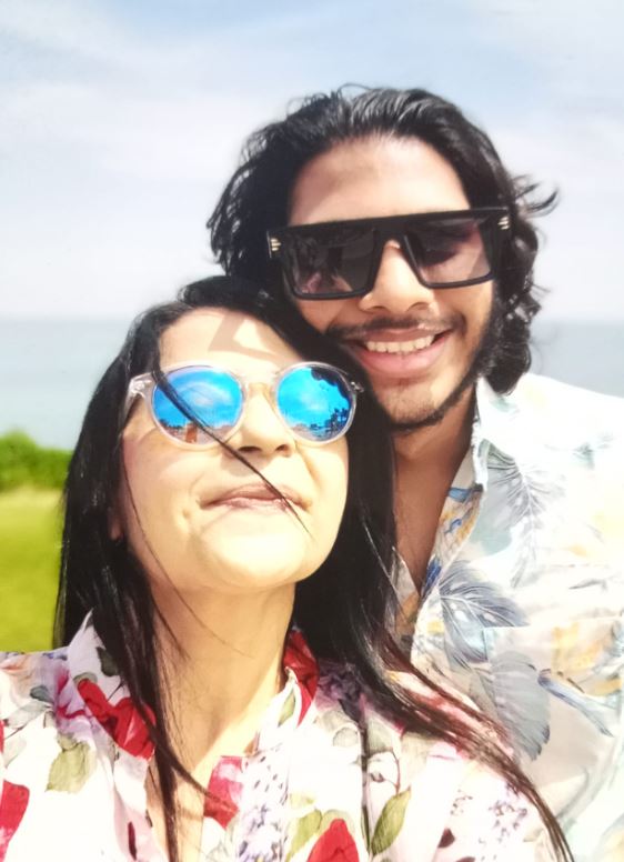 Ustad Rashid Khan son and wife