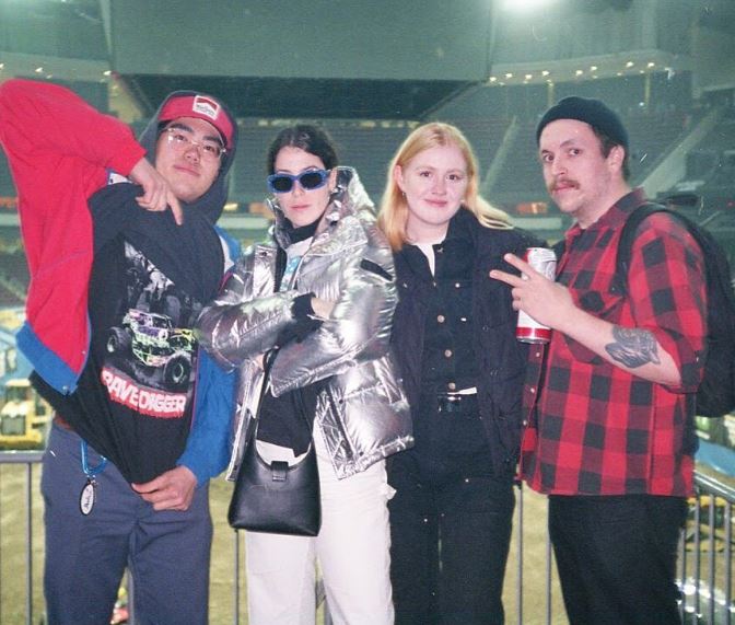 Zoe Glaser with het friends