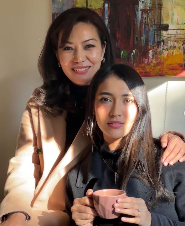 Zuchobeni Tungoe with her mother