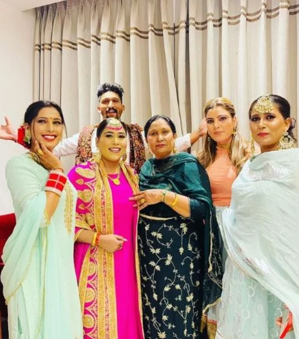 Afsana Khan with her family members