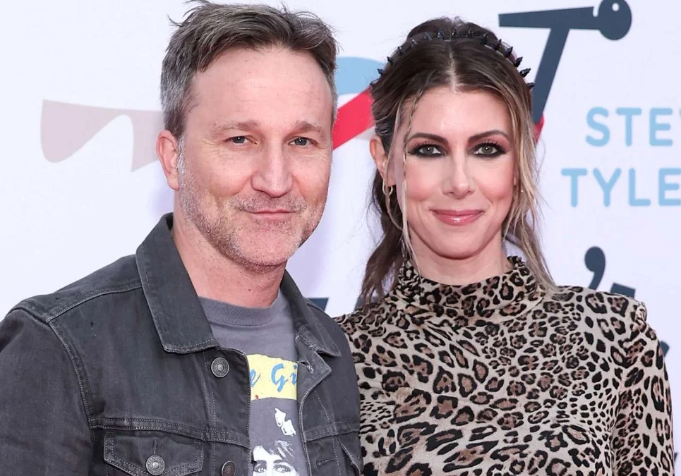 Breckin Meyer with his girlfriend Kelly Rizzo