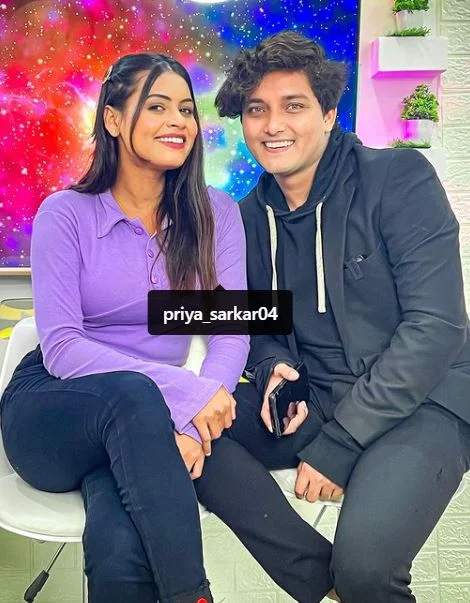 Canbee Lifestyle with his girlfriend