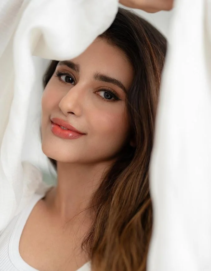 Chandni Bainz bio