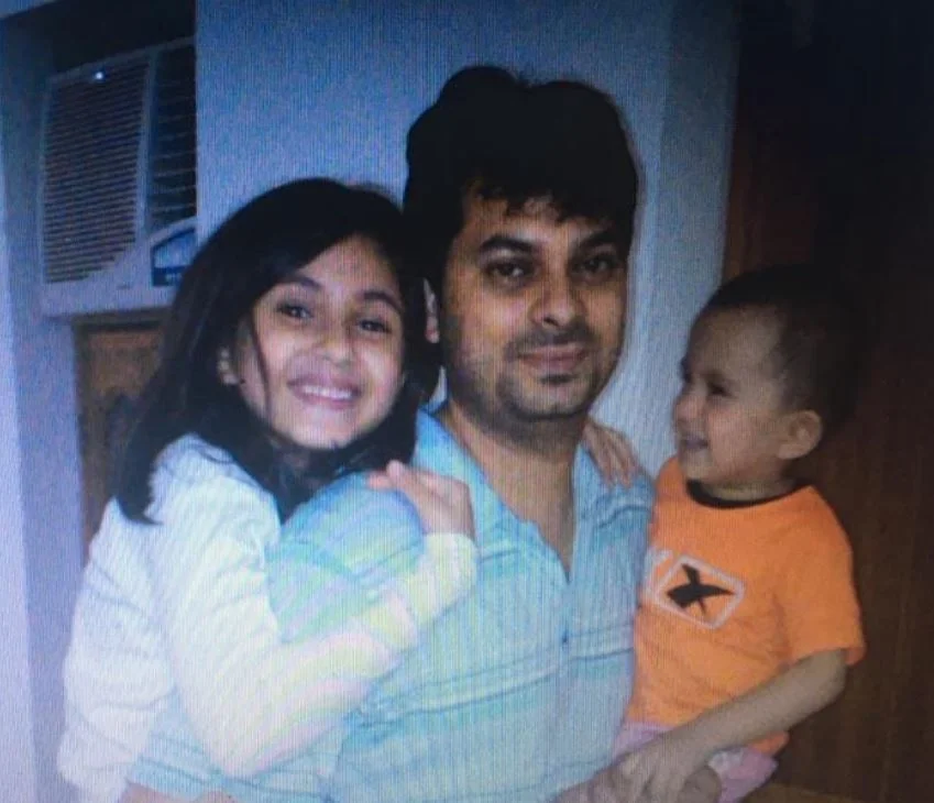 Childhood photo of Suhani Bhatnagar with her dad and younger brother