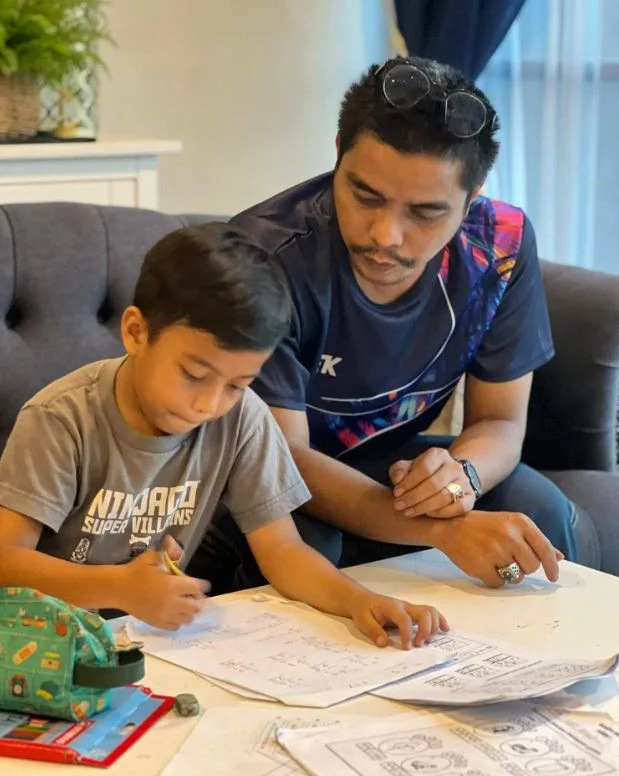 Cikgu Fadli Salleh is an educator
