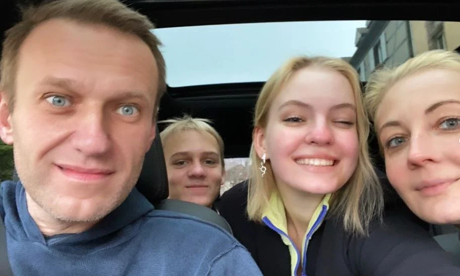 Daria Navalnaya with family