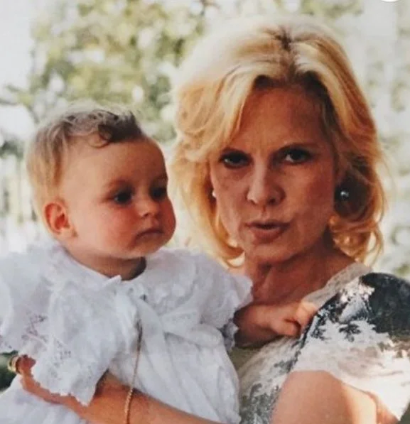 Darina Scotti's childhood image with her mom