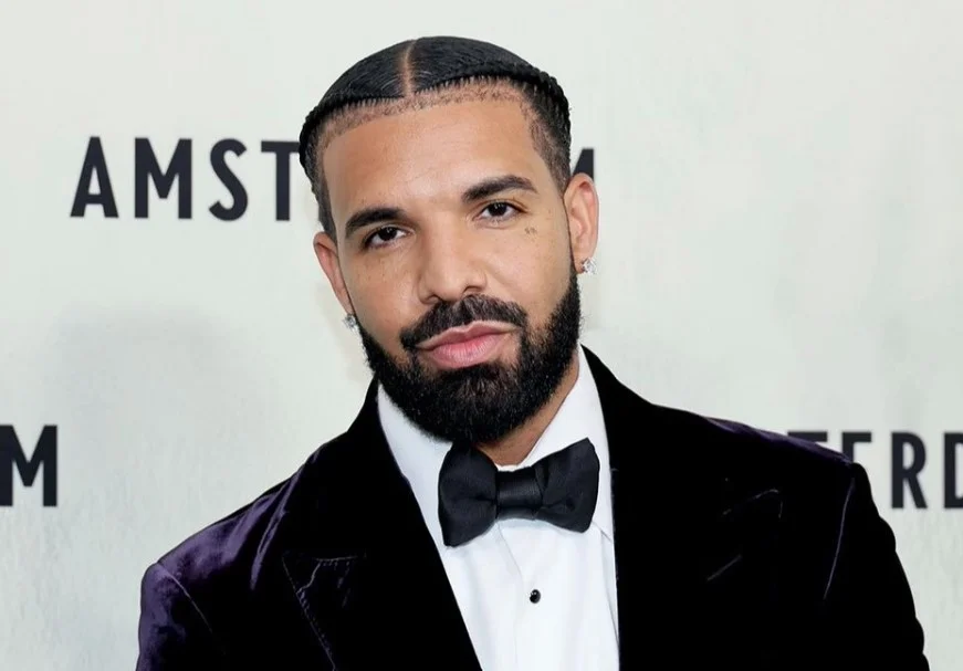 Drake singing video