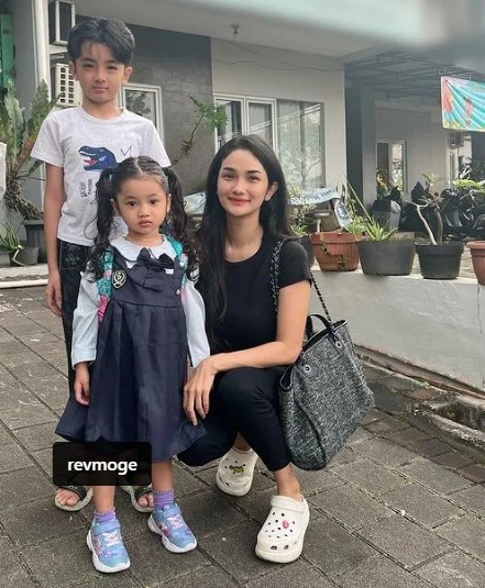 Faby Marcelia with her kids