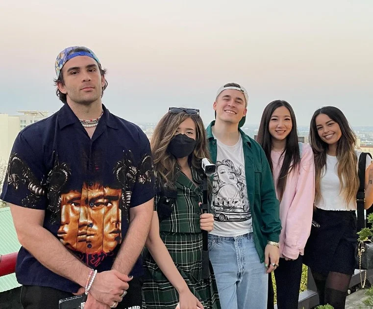 Hasan Piker with his friends