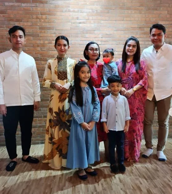 Jan Ethes Srinarendra complete family