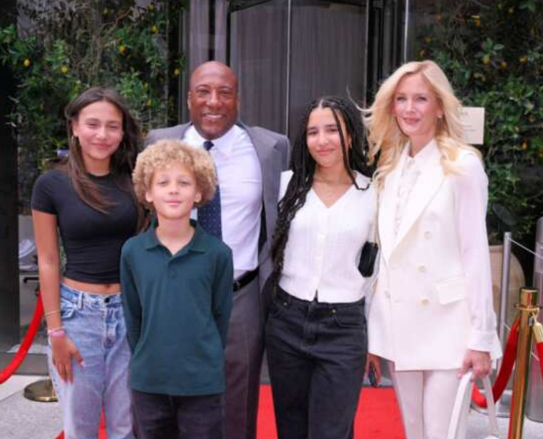 Jennifer Lucas with her husband and kids