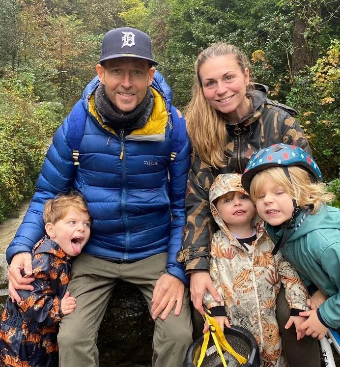 Jessica Holmes with his wife & kids