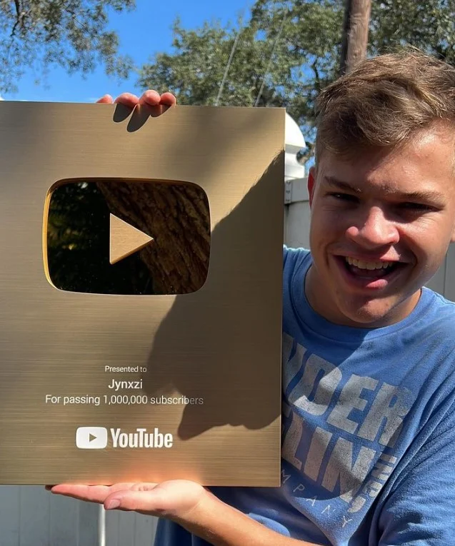 Jynxzi got golden play button from Youtube