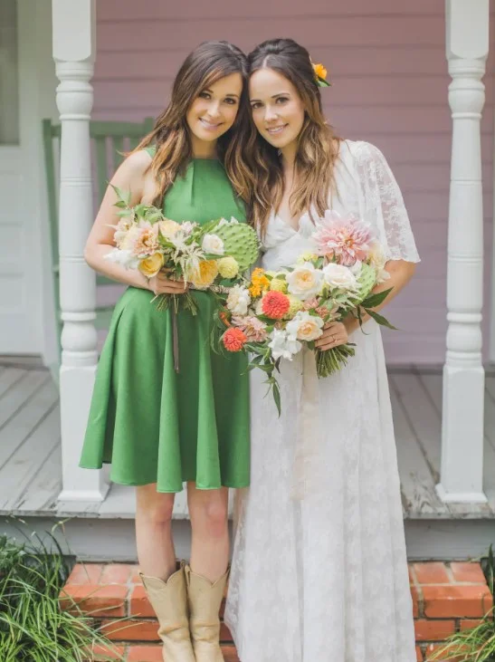 Kelly Musgraves with her sister