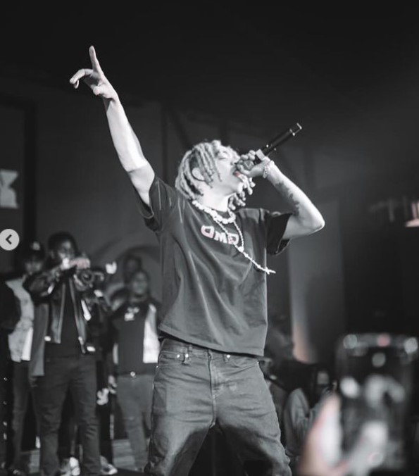 King Harris during a live show