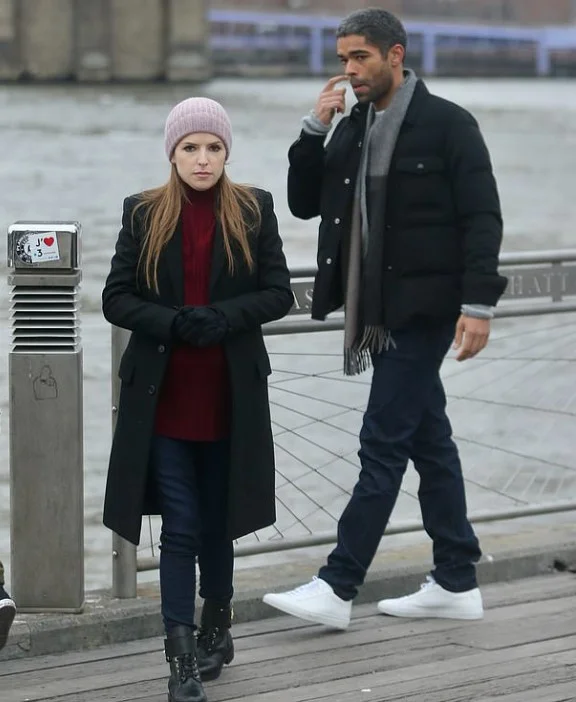 Kingsley Ben-Adir and Anna Kendrick during a film shoot