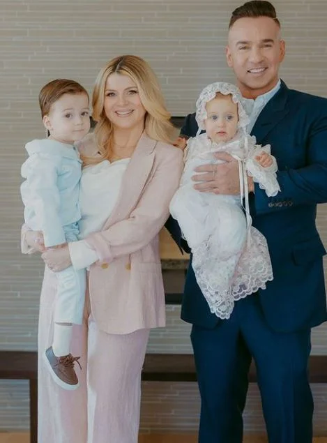 Lauren Pesce with her husband and kids
