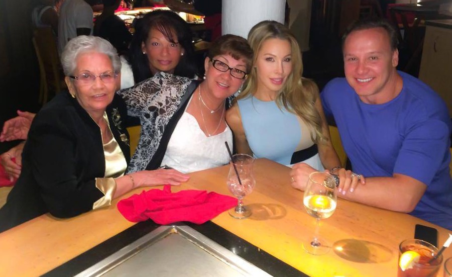 Lisa Hochstein with her family members