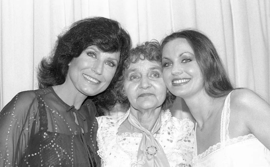 Loretta Lynn's brother and sisters