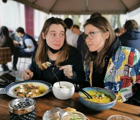 Mariah Schneider with girlfriend