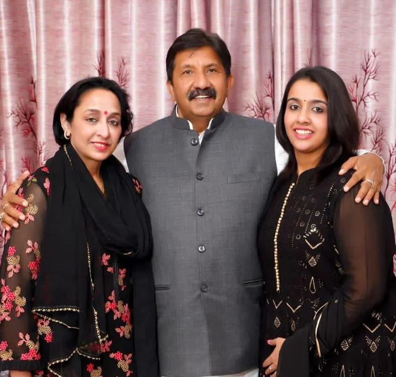 Mukesh Agnihotri with his wife Simmi Agnihotri and daughter Aastha Agnihotri