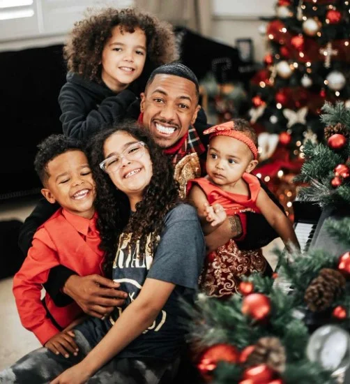 Nick Cannon with his kids