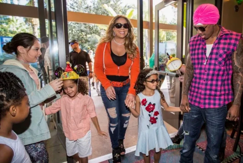 Nick Cannon with his wife Mariah Carey and kids