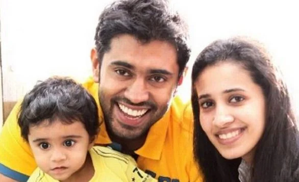 Nivin Pauly old picture with his son and wife