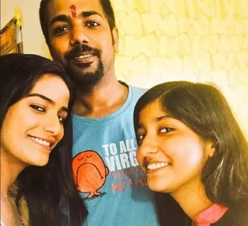 Poonam Pandey with her siblings