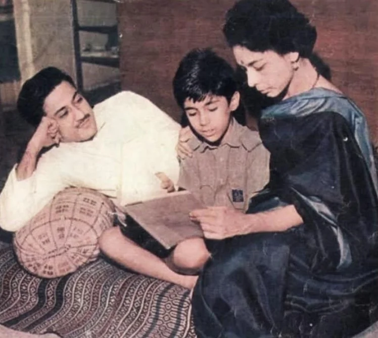 Rajil Sayani's childhood image with his parents