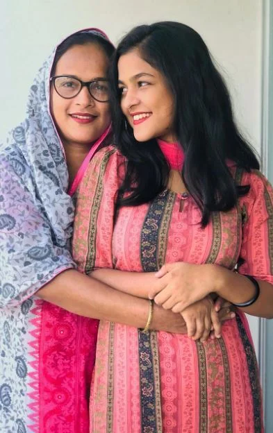 Sadia Ayman with her mother