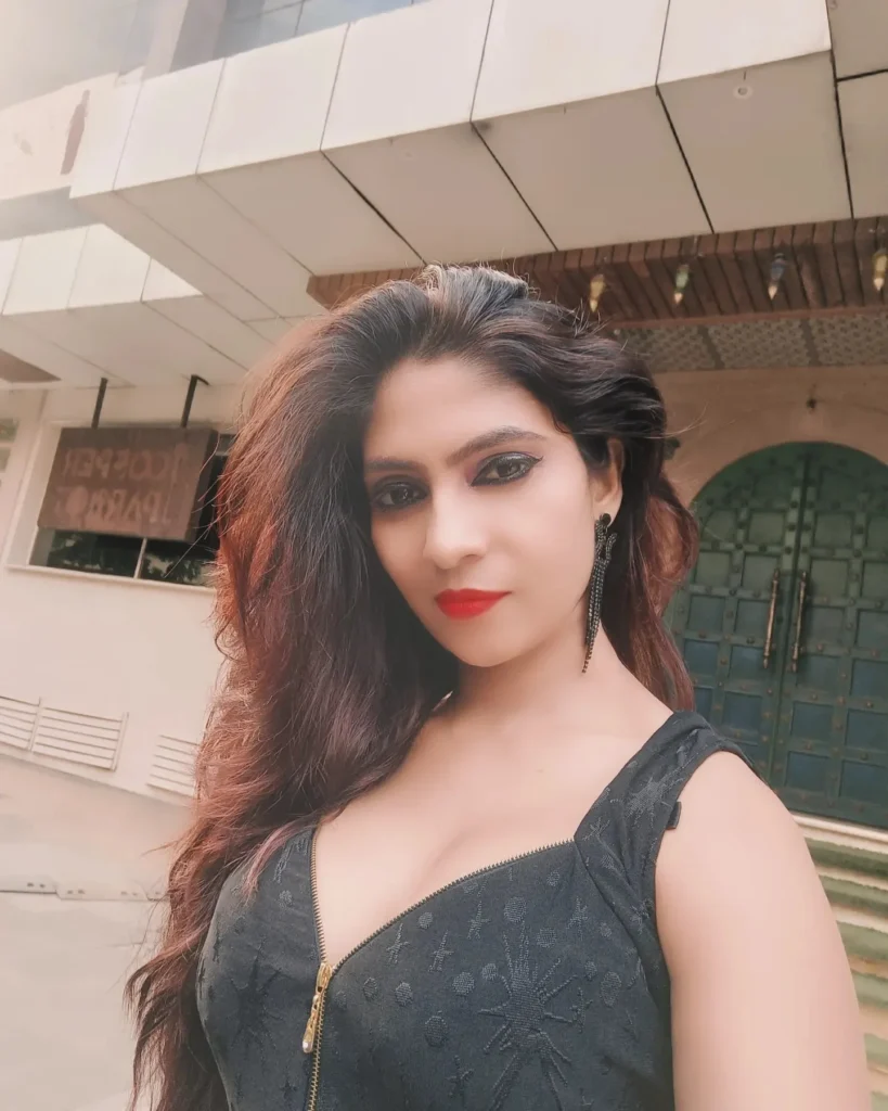 Simran Kapoor age