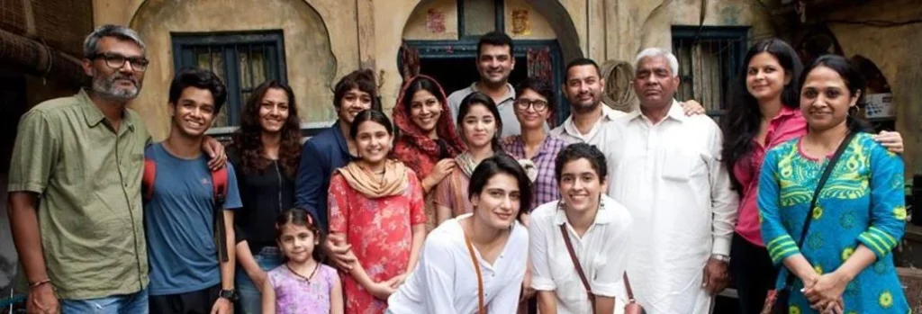 Suhani Bhatnagar with the cast of Dangal