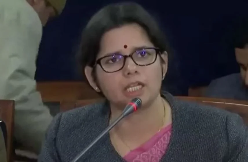 Vandana Singh IAS action