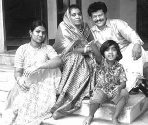 Zeenat Priya old picture with her father, mother and brother