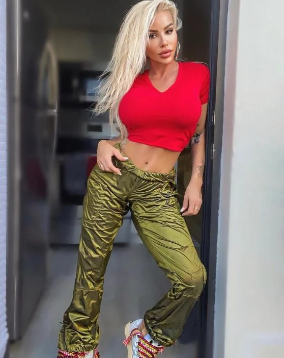 Zoe Gregory height
