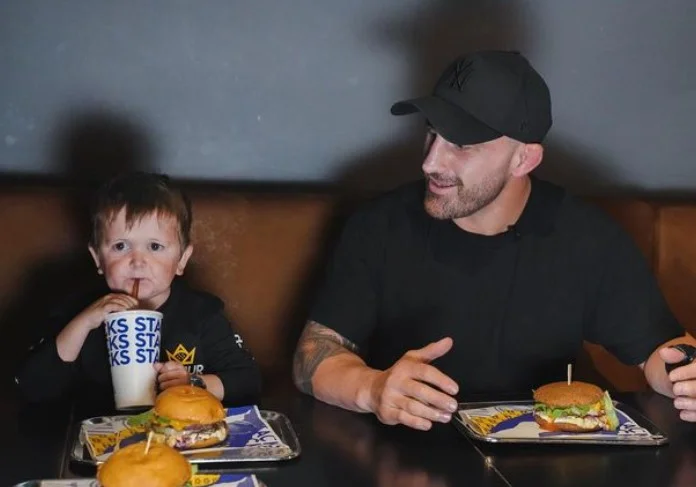 Alexander Volkanovski with Hasbulla Magomedovich