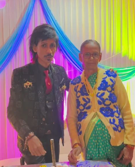 Dolly Chaiwala with his mother