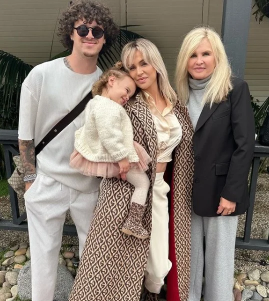 Lala Kent with her mom, brother and daughter