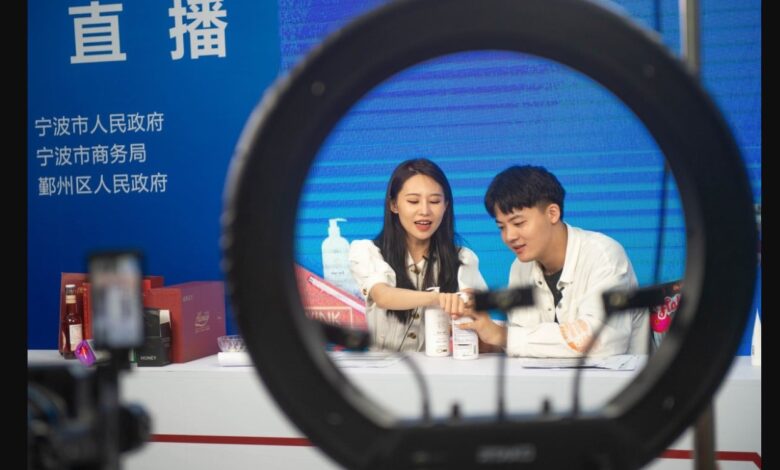 Live-streamers promote products online at the 2nd China-Central and Eastern European Countries (CEEC) Expo in Ningbo, east China's Zhejiang Province, June 9, 2021. Photo: Xinhua